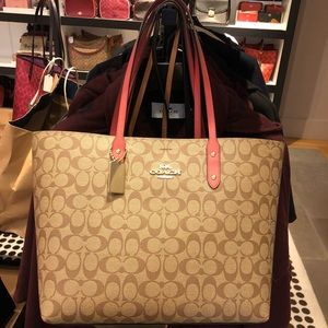 Coach Tote signature NWT Inside layer has wrinkles and bubbles